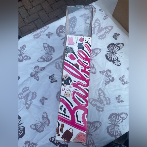 Raquelle Style Barbie Doll - Glam - Picture 8 of 15